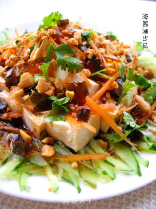 花样爽滑的【皮蛋拌豆腐】的做法