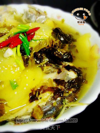 雪菜鲳鱼土豆汤的做法