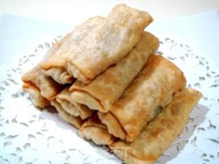 除夕年夜饭新添品种“炸三丝芽菜春卷”