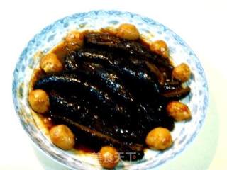 老北京的宫廷风味著名大菜“乌龙吐珠”的做法