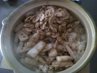 【老桃七厨房】山药蘑菇煲仔饭的做法