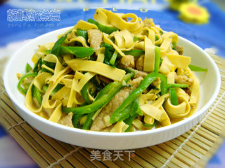 青椒豆皮炒肉的做法