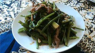 剩肉炒芹菜的做法