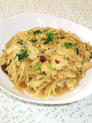 土豆丝炒鸡蛋的做法