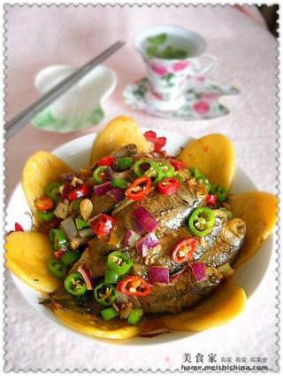贴饼子熬小鱼的做法