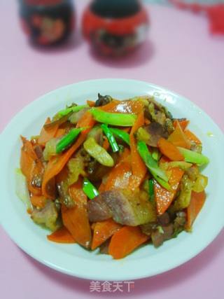 胡萝卜炒腊肉的做法