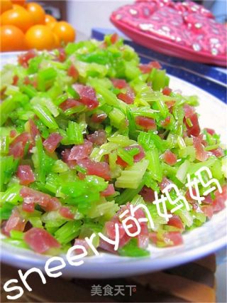 药芹拌香肠的做法