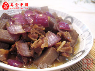 腊鸭焖魔芋的做法
