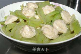 西芹墨鱼丸的做法