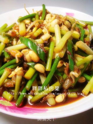 黄豆芽炒蒜薹的做法
