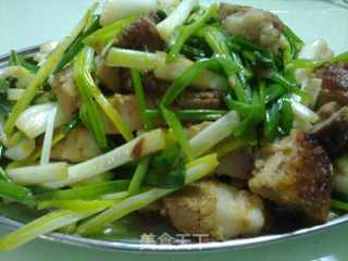 荞菜炒烧肉的做法