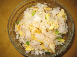 蒜香蛋炒饭的做法