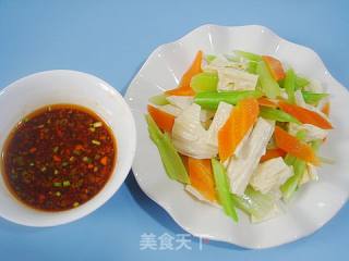 西芹拌腐竹的做法