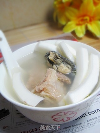 椰子炖乌鸡汤的做法
