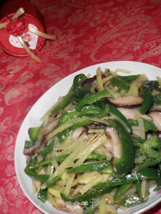 土豆香菇辣椒丝的做法