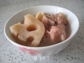 莲藕脊椎骨汤的做法