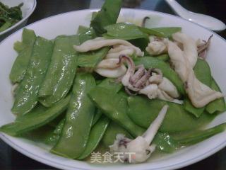 鲜鱿炒荷兰豆的做法
