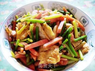火腿鸡蛋炒蒜薹的做法