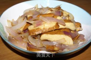 洋葱炒香干的做法