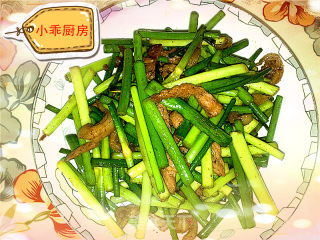 【平淡的幸福】肉丝炒蒜薹的做法