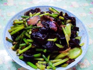 蒜薹小炒的做法