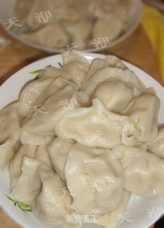 绝对东北独有--【酸菜猪肉水饺】的做法