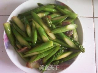 第一次做——简简单单的芦笋炒腊肠的做法