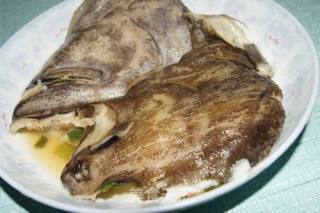 吃了还想再吃的--清蒸鸦片鱼头的做法