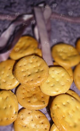 吃不胖的磨牙饼--【葱香磨牙饼干】的做法