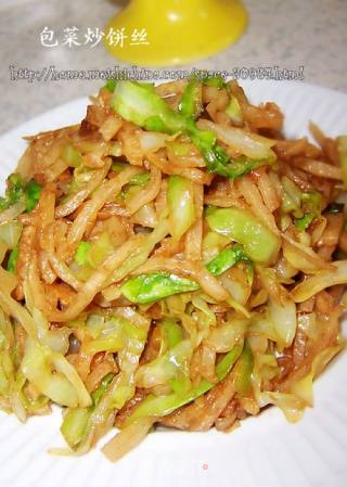 包菜炒饼丝的做法