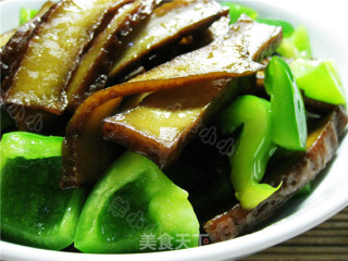 菜椒炒卤豆腐的做法