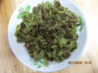 苦瓜炒酸菜的做法