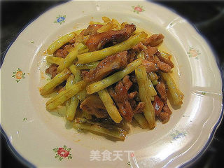 黄豆角炒鸡腿肉的做法