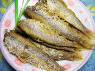 煎黄鲫子鱼的做法