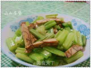 芹菜炒豆干的做法