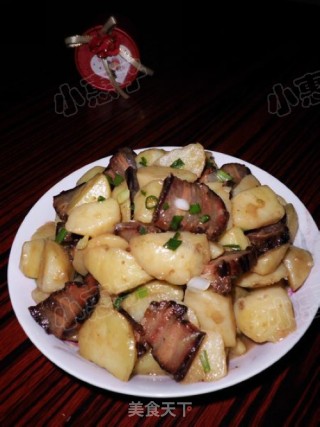 腊肉烧土豆的做法