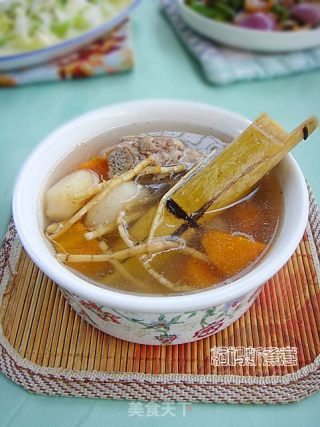 养生汤煲：竹蔗茅根胡萝卜汤的做法