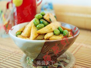 初夏时令家常菜—茭白炒毛豆籽的做法