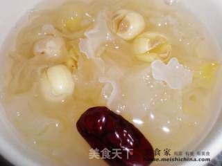 银耳莲子红枣羹的做法