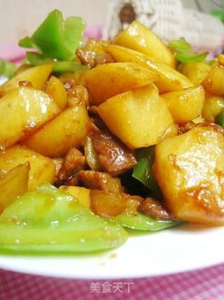 肉粒酱烧土豆块的做法