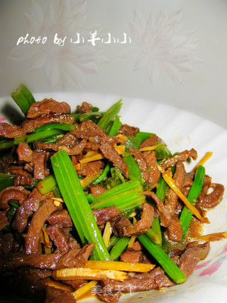 香芹炒牛肉的做法