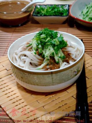 消暑开胃北京人的美食“芝麻酱面”