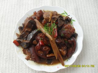 琴籽红烧蹄的做法