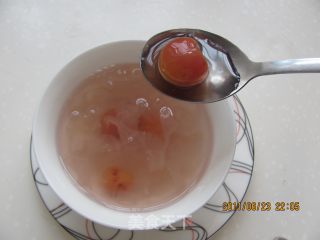 [粤菜]---补血养颜甜品银耳樱桃的做法