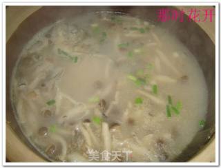 鲫鱼蟹味菇的做法