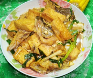 【粤菜】--鱼头焖豆腐的做法