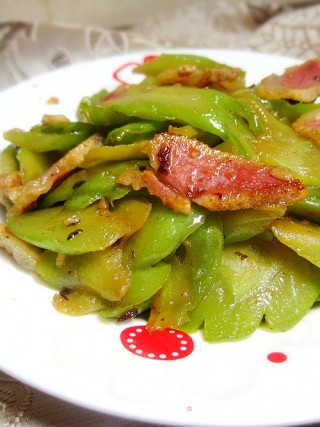 腊肉炒苦瓜的做法