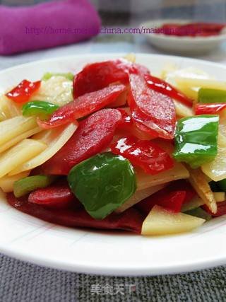 【在家享受滋润的美食】香辣肠土豆片的做法