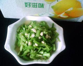 杏仁芹菜的做法