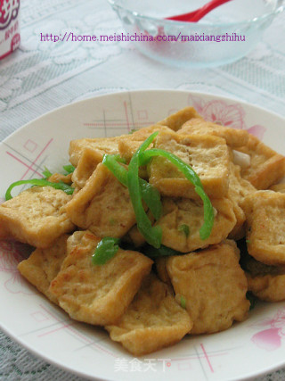【我也要学点浪漫情调呢】油豆腐炒辣椒的做法